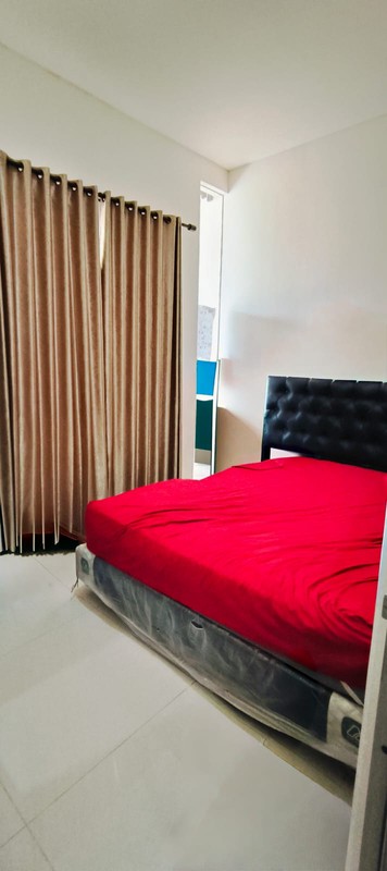 1 Milyar -an Dijual Rumah Greenland Residence Menganti Special Lebar 8 Meter Dekat The Green Lake Citraland, Pakuwon Mall Surabaya Barat