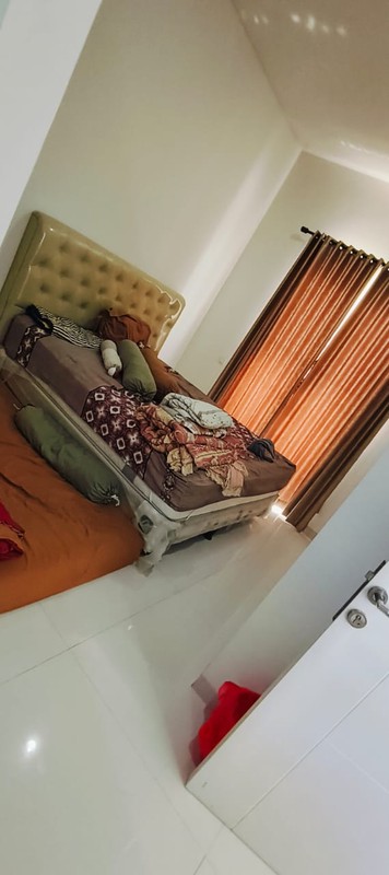 1 Milyar -an Dijual Rumah Greenland Residence Menganti Special Lebar 8 Meter Dekat The Green Lake Citraland, Pakuwon Mall Surabaya Barat