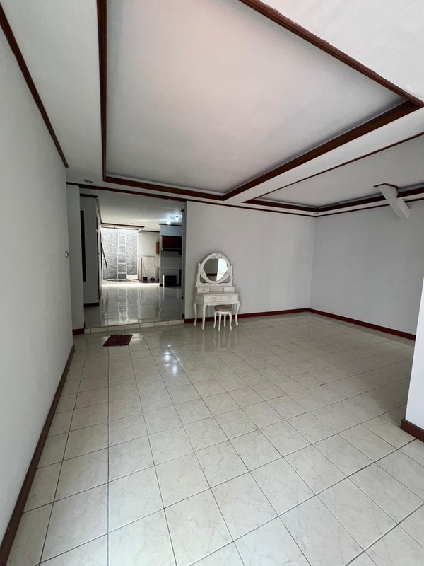 Rumah 2 Lantai, Lokasi strategis di Bintaro Sektor 5