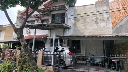 Rumah lokasi strategis di Bintaro Sektor 3