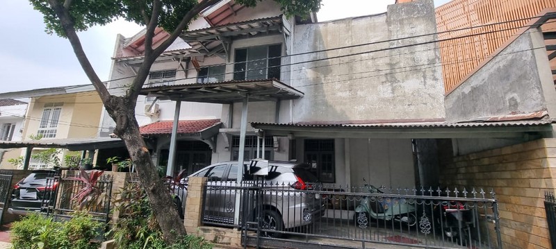 Rumah lokasi strategis di Bintaro Sektor 3