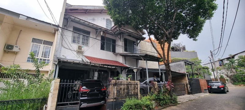 Rumah lokasi strategis di Bintaro Sektor 3