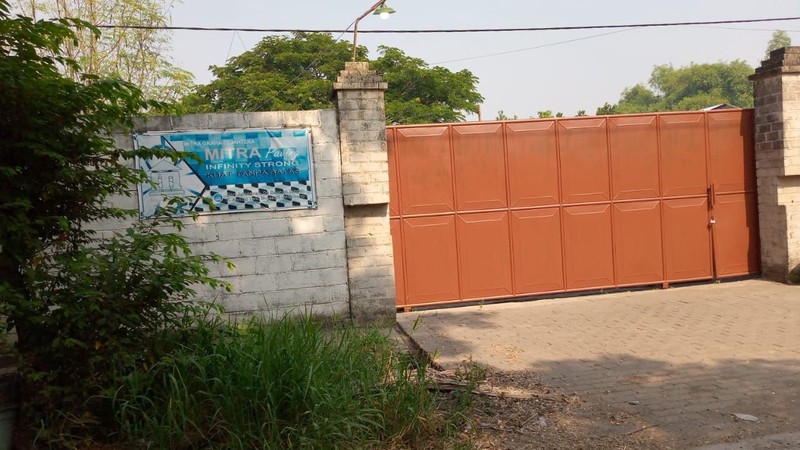 MURAH Dijual 3500 m2 Pabrik Paving Dekat Jalan Provinsi Mojosari Mojokerto Jawa Timur - Akses Kontainer 20 Feet - Izin Lengkap - Ada Gudang , Ruang Kantor - Surat SHM