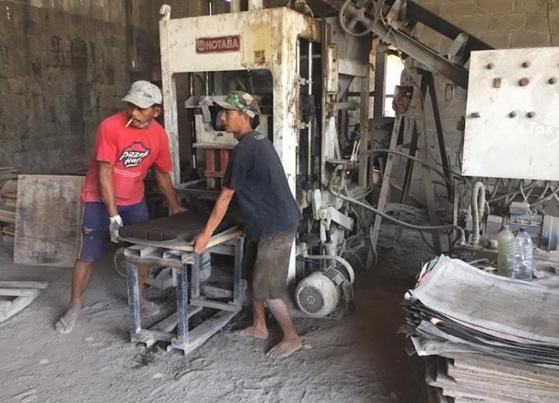 MURAH Dijual 3500 m2 Pabrik Paving Dekat Jalan Provinsi Mojosari Mojokerto Jawa Timur - Akses Kontainer 20 Feet - Izin Lengkap - Ada Gudang , Ruang Kantor - Surat SHM