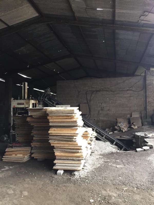 MURAH Dijual 3500 m2 Pabrik Paving Dekat Jalan Provinsi Mojosari Mojokerto Jawa Timur - Akses Kontainer 20 Feet - Izin Lengkap - Ada Gudang , Ruang Kantor - Surat SHM