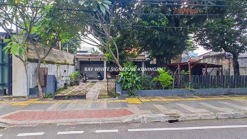 Dijual Rumah Lama Zonasi Komersil Untuk Pergudangan di Duren Sawit