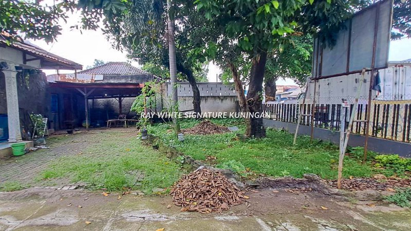 Dijual Rumah Lama Zonasi Komersil Untuk Pergudangan di Duren Sawit