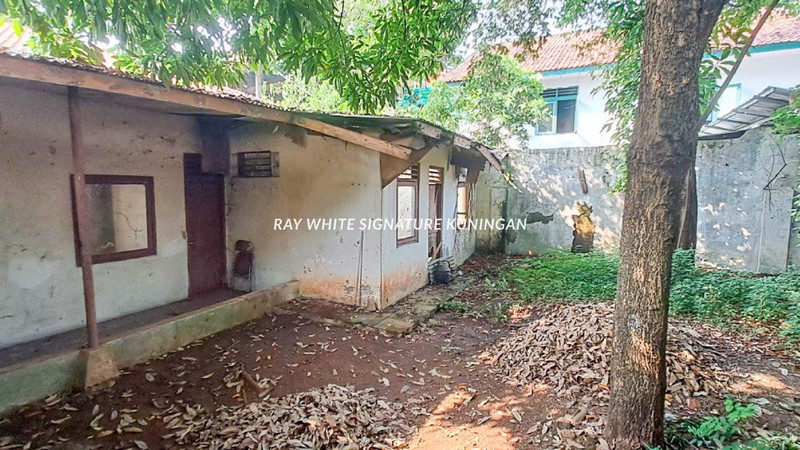 Dijual Rumah Lama Zonasi Komersil Untuk Pergudangan di Duren Sawit