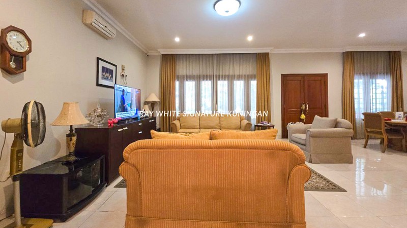 Rumah Nyaman dan Asri, Lokasi Premium di Jl. RS Fatmawati Raya