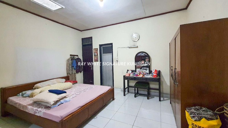 Rumah 1,5 Lantai Strategis di Komplek Curug Indah Jatiwaringin