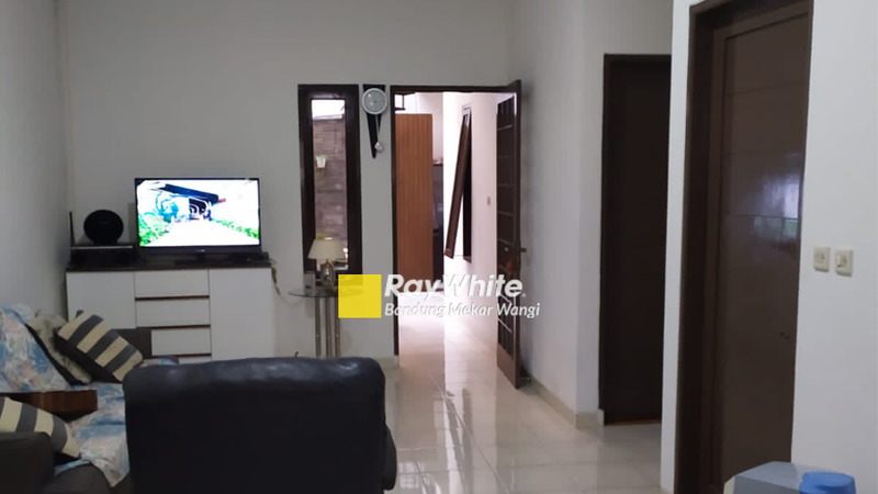 Rumah Cantik Siap Huni Semi Furnish Taman Kopo Indah 3