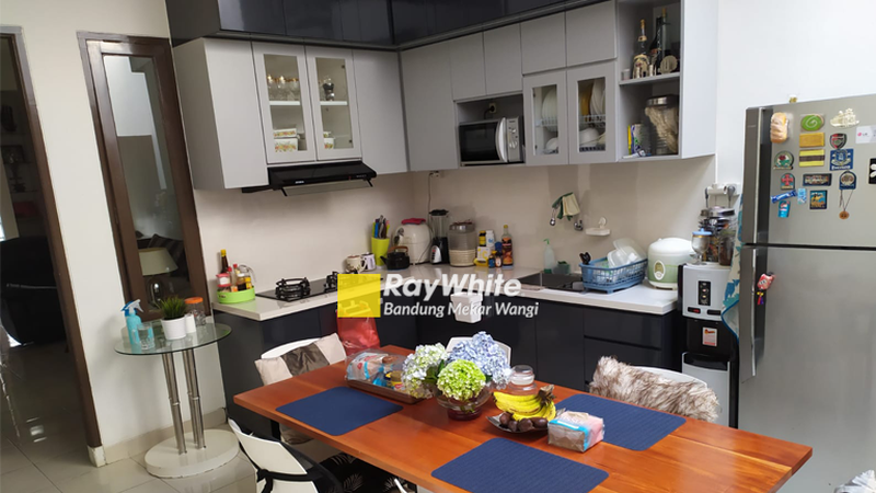 Rumah Cantik Siap Huni Semi Furnish Taman Kopo Indah 3