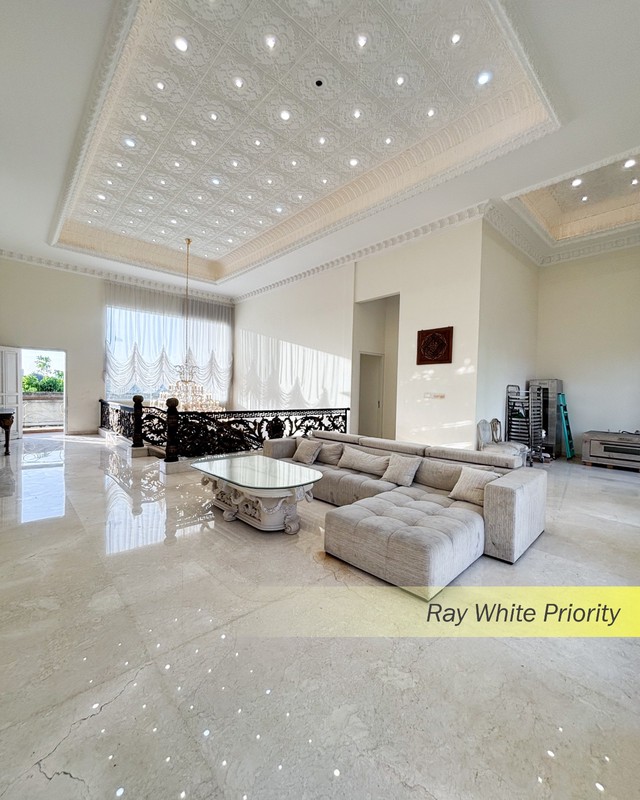 RUMAH MEWAH DENGAN DESIGN AMERICAN CLASSIC SEMI FURNISH DI KEMANG, JAKARTA SELATAN