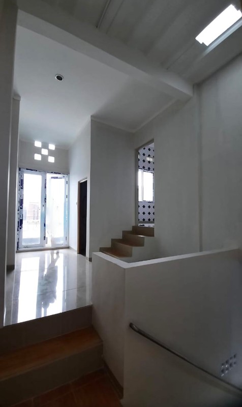 Rumah 2 Lantai Siap Huni, Hunian Nyaman dan Strategis Dekat Bintaro Jaya