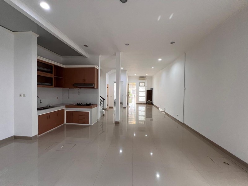 Rumah minimalis siap huni di Cluster Topaz Gading Serpong