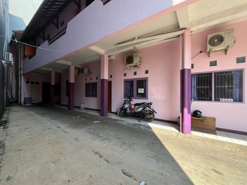 Margonda Raya kost 9 kamar dan kantor bentuk tanah L ngantong