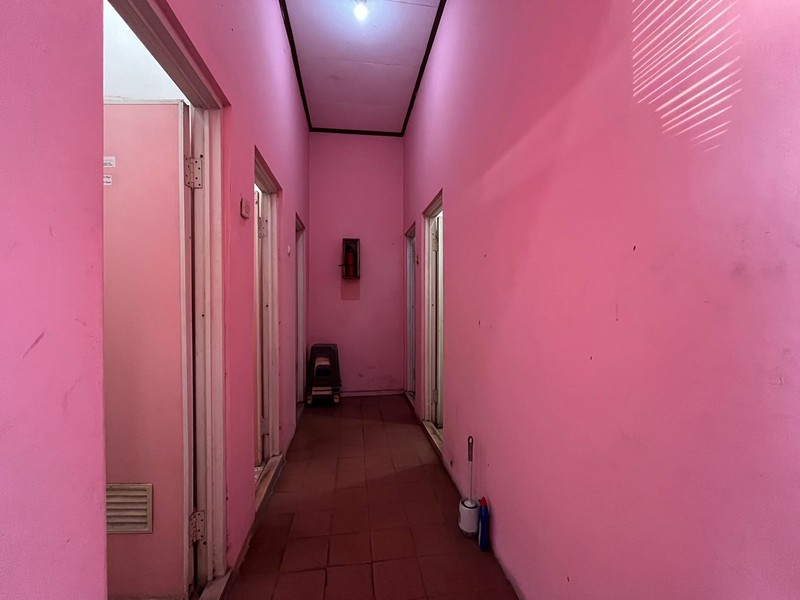 Margonda Raya kost 9 kamar dan kantor bentuk tanah L ngantong