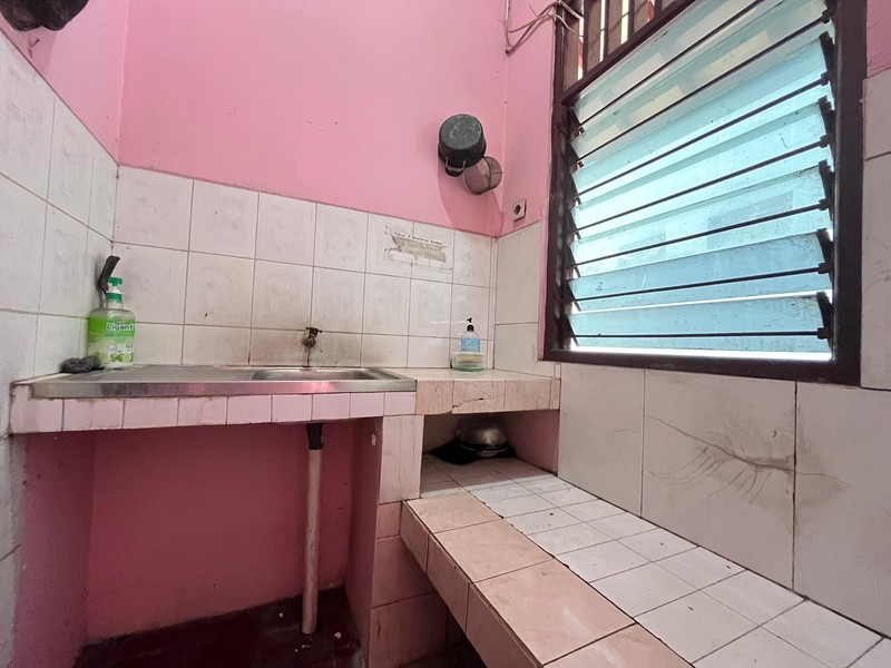 Margonda Raya kost 9 kamar dan kantor bentuk tanah L ngantong