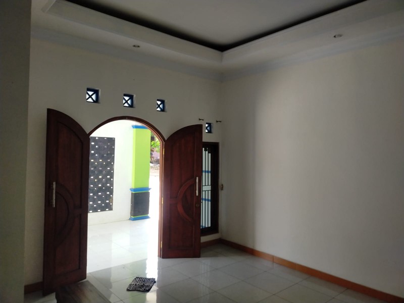 Rumah 2 Lantai 306 Meter Persegi, Akses Mudah Dari Jalan Ringroad Utara, Maguwoharjo, Depok, Sleman