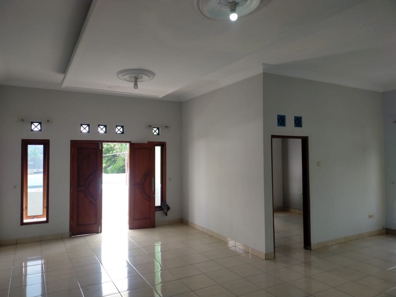 Rumah 2 Lantai 306 Meter Persegi, Akses Mudah Dari Jalan Ringroad Utara, Maguwoharjo, Depok, Sleman