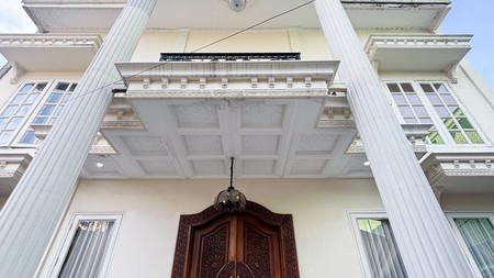 RUMAH MEWAH DENGAN DESIGN AMERICAN CLASSIC SEMI FURNISH DI KEMANG, JAKARTA SELATAN
