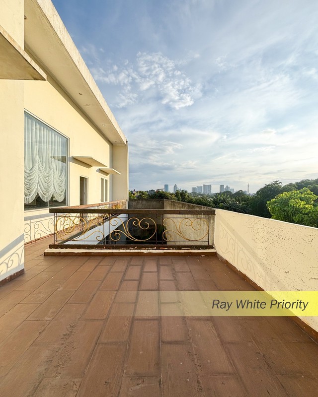 RUMAH MEWAH DENGAN DESIGN AMERICAN CLASSIC SEMI FURNISH DI KEMANG, JAKARTA SELATAN