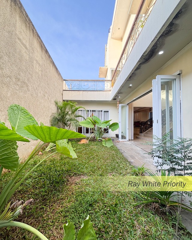 RUMAH MEWAH DENGAN DESIGN AMERICAN CLASSIC SEMI FURNISH DI KEMANG, JAKARTA SELATAN