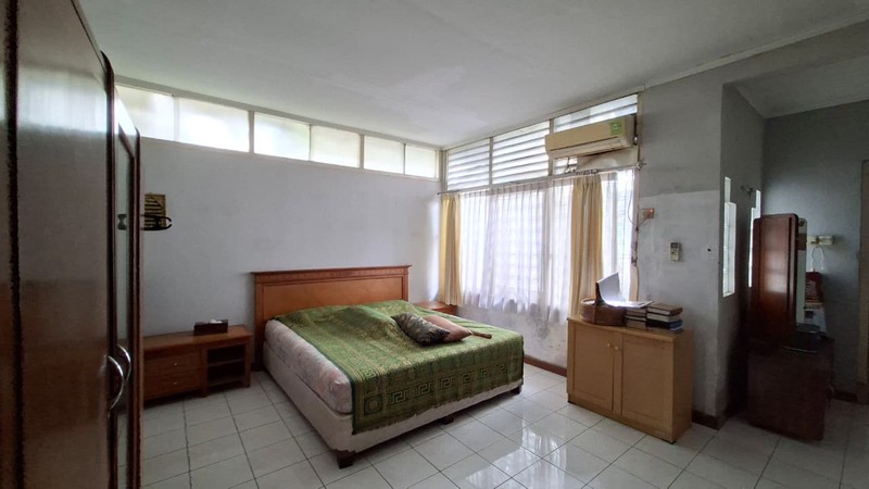 BEST PRICE !!! Rumah Lama di Karang Pola, Jati Padang