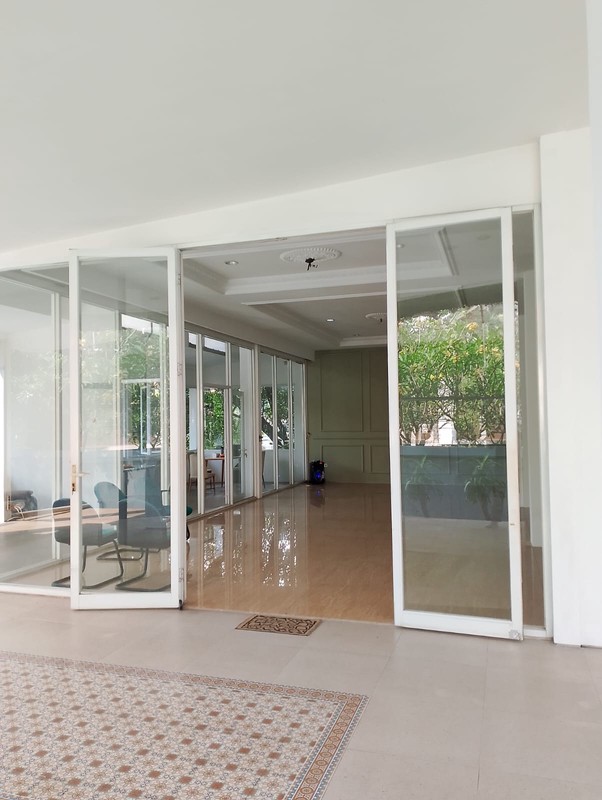 RUMAH SIAP HUNI DI PONDOK INDAH, NYAMAN DAN STRATEGIS 