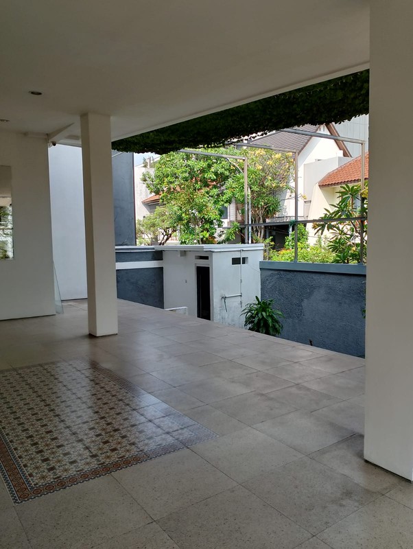 RUMAH SIAP HUNI DI PONDOK INDAH, NYAMAN DAN STRATEGIS 