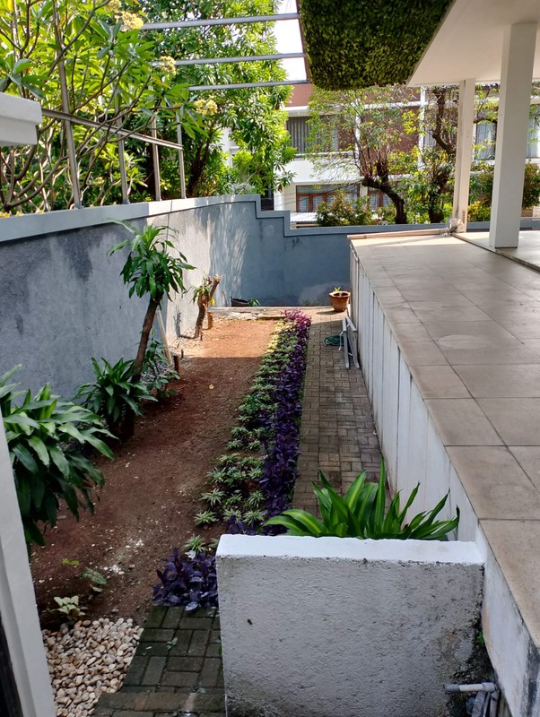 RUMAH SIAP HUNI DI PONDOK INDAH, NYAMAN DAN STRATEGIS 