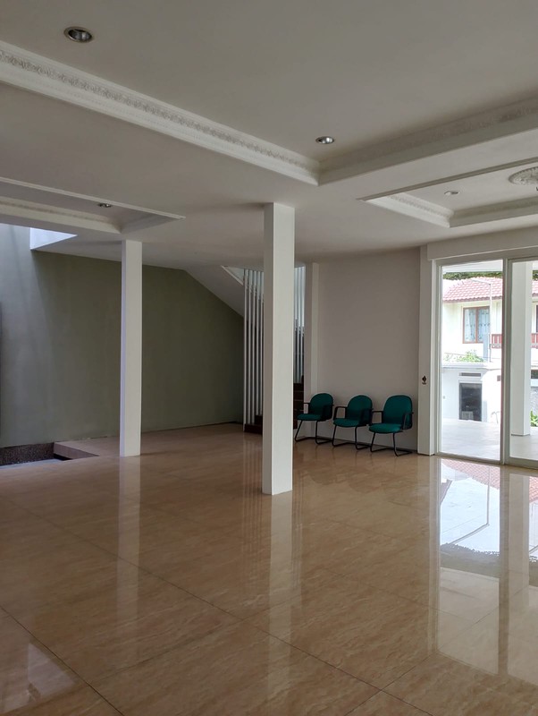 RUMAH SIAP HUNI DI PONDOK INDAH, NYAMAN DAN STRATEGIS 