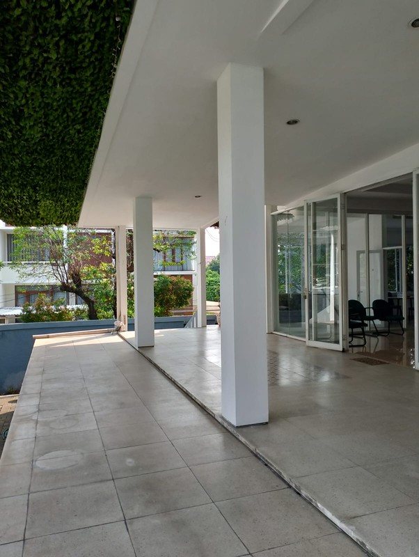 RUMAH SIAP HUNI DI PONDOK INDAH, NYAMAN DAN STRATEGIS 