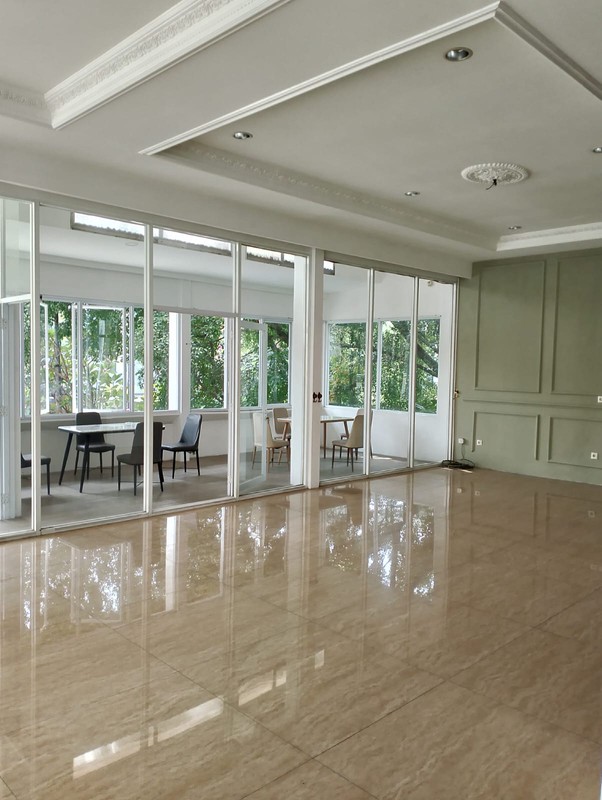 RUMAH SIAP HUNI DI PONDOK INDAH, NYAMAN DAN STRATEGIS 