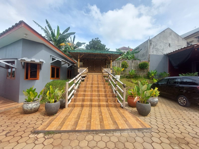 Dijual Semi Resort Dengan Tanah Luas Lokasi Strategis Di Sawangan, Depok