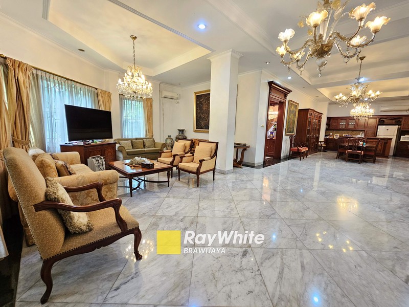 Rumah di Kebayoran Baru, Jakarta Selatan, Lokasi tenang, 2 km ke MRT Blok M