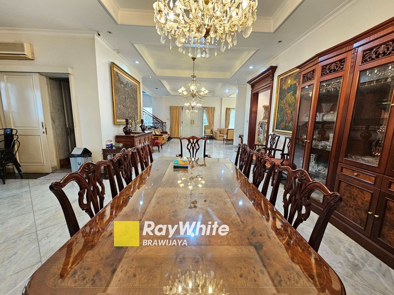 Rumah di Kebayoran Baru, Jakarta Selatan, Lokasi tenang, 2 km ke MRT Blok M