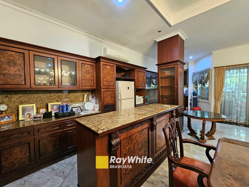 Rumah di Kebayoran Baru, Jakarta Selatan, Lokasi tenang, 2 km ke MRT Blok M