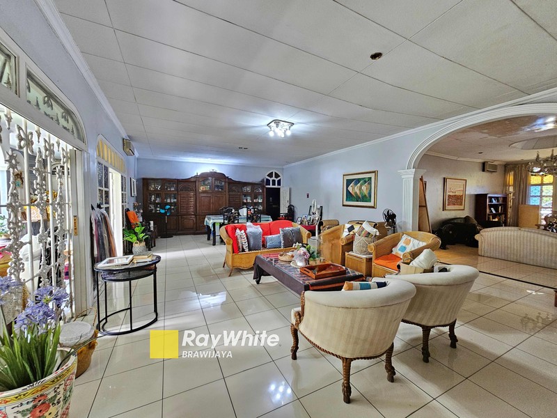 Rumah di Darmawangsa, Kebayoran Baru, tampak depan 2 sisi jalan, 5 menit ke MRT Blok A