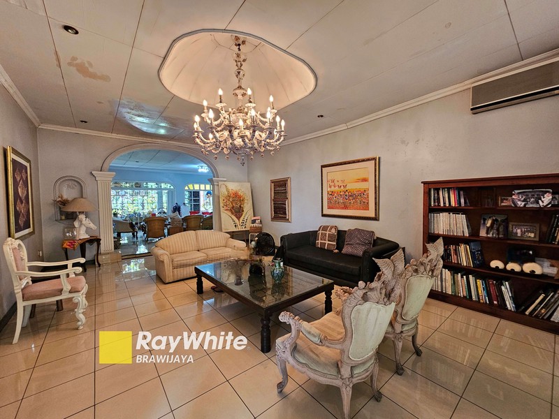 Rumah di Darmawangsa, Kebayoran Baru, tampak depan 2 sisi jalan, 5 menit ke MRT Blok A