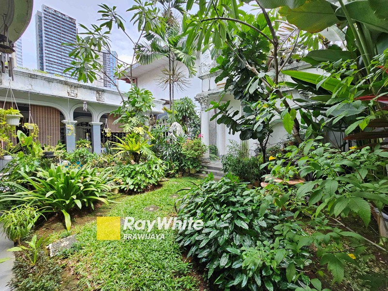 Rumah di Darmawangsa, Kebayoran Baru, tampak depan 2 sisi jalan, 5 menit ke MRT Blok A