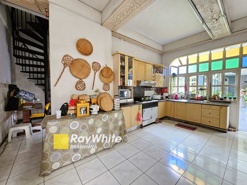 Rumah di Darmawangsa, Kebayoran Baru, tampak depan 2 sisi jalan, 5 menit ke MRT Blok A