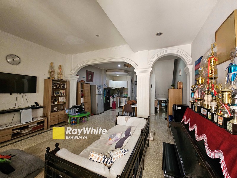 Rumah di Darmawangsa, Kebayoran Baru, tampak depan 2 sisi jalan, 5 menit ke MRT Blok A