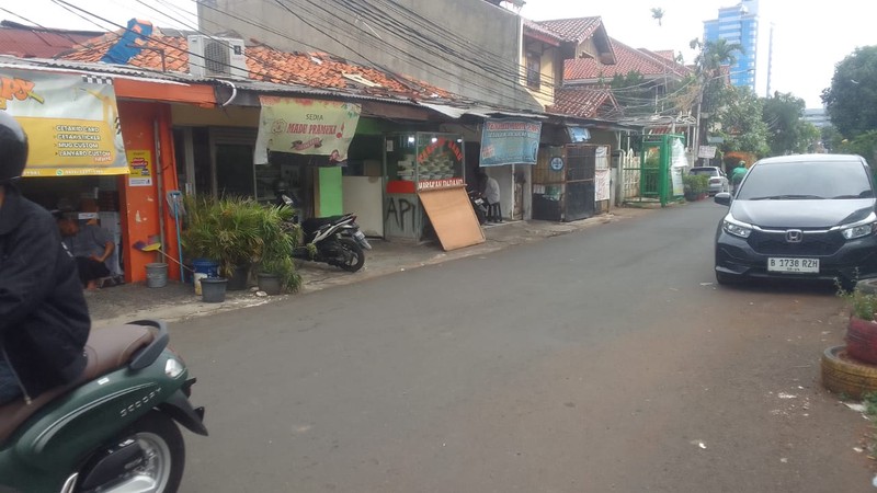Rumah Tua Hitung Lahan Tanah 896 m2, Lokasi Komersial Dan Ramai Usaha, Di Tebet Barat