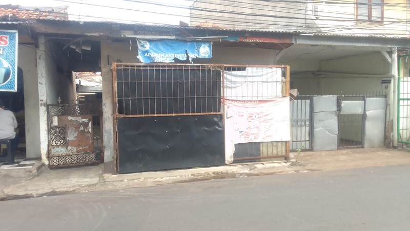 Rumah Tua Hitung Lahan Tanah 896 m2, Lokasi Komersial Dan Ramai Usaha, Di Tebet Barat