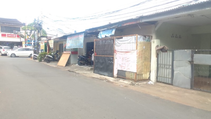 Rumah Tua Hitung Lahan Tanah 896 m2, Lokasi Komersial Dan Ramai Usaha, Di Tebet Barat