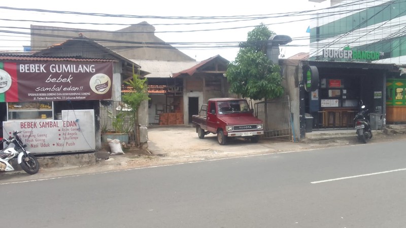 Rumah Tua Hitung Lahan Tanah 896 m2, Lokasi Komersial Dan Ramai Usaha, Di Tebet Barat