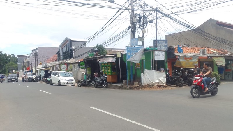 Rumah Tua Hitung Lahan Tanah 896 m2, Lokasi Komersial Dan Ramai Usaha, Di Tebet Barat