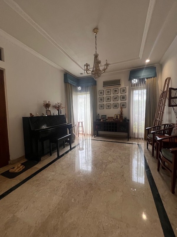 Rumah posisi hoek di Cipete Utara Kebayoran Baru