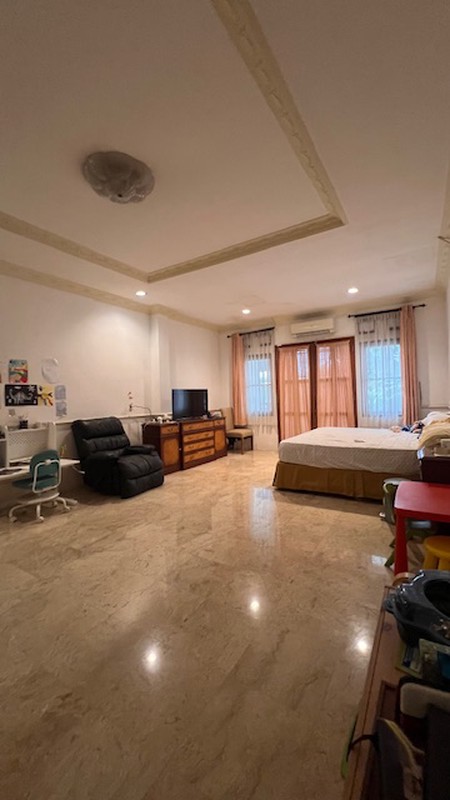 Rumah posisi hoek di Cipete Utara Kebayoran Baru